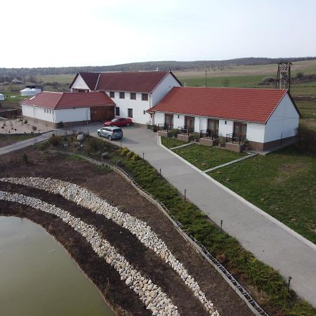Alsószuha Lovas Panzió Acomodação com café da manhã Exterior foto