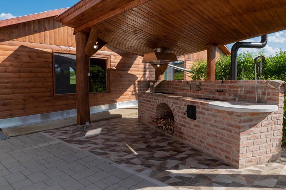 Alsószuha Lovas Panzió Acomodação com café da manhã Exterior foto